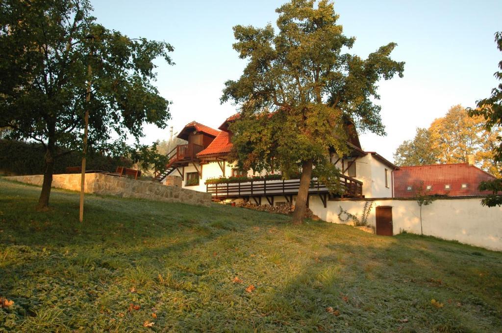 Penzion Dvur Obora  ภายนอก รูปภาพ